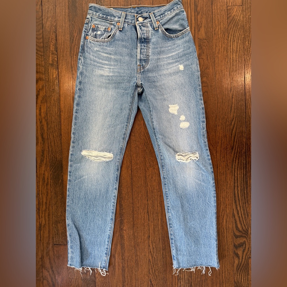 Levi’s 501 premium. SZ 24